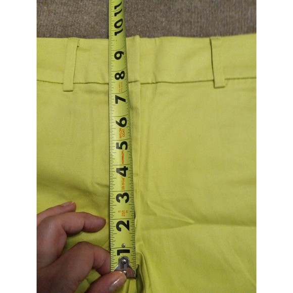 New York and Company Womans Bright Yellow Dress Shorts Size‎ 6 Pockets - Picture 3 of 11